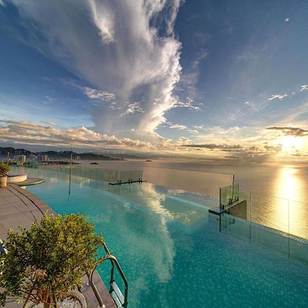 Panorama Central Nha Trang- Vietnam'S Highest Infinitive Rooftop Pool Buitenkant foto