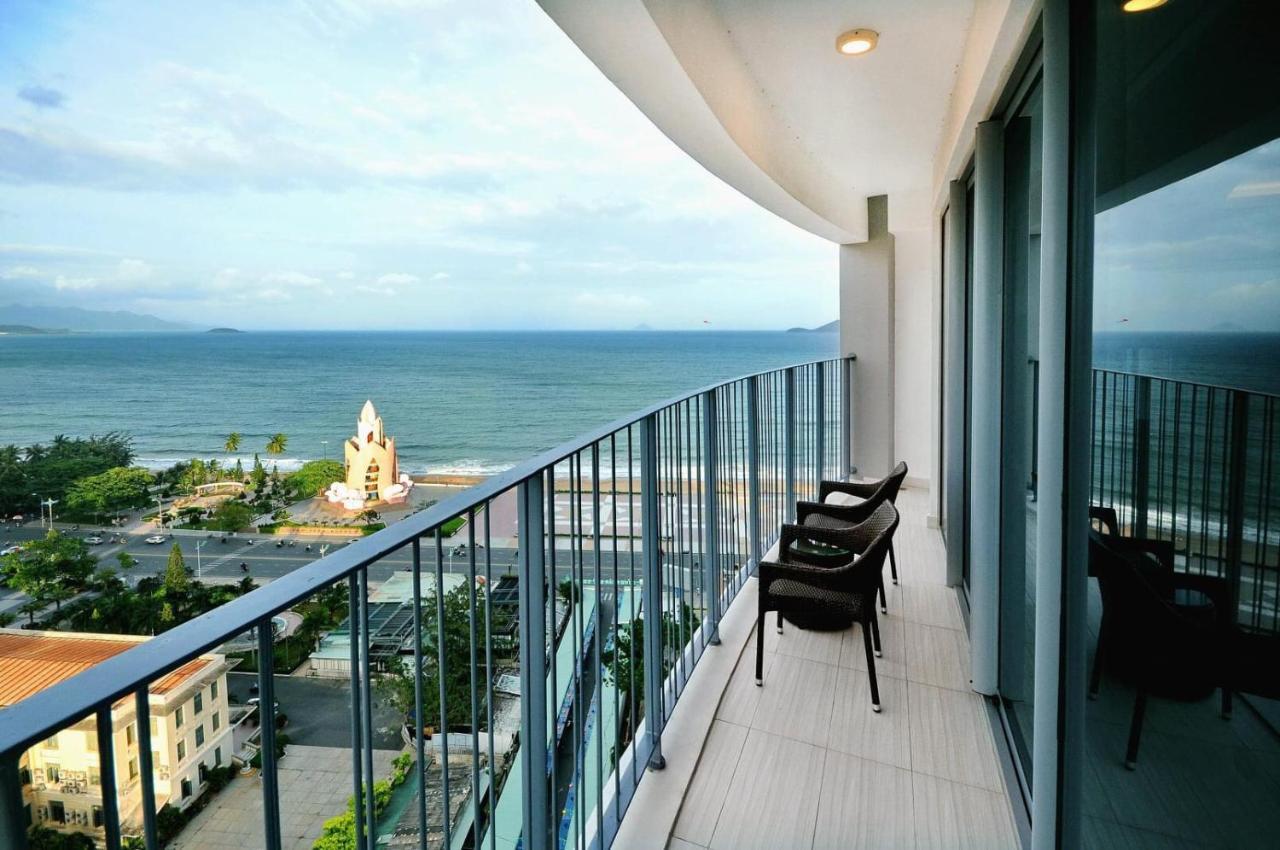 Panorama Central Nha Trang- Vietnam'S Highest Infinitive Rooftop Pool Buitenkant foto