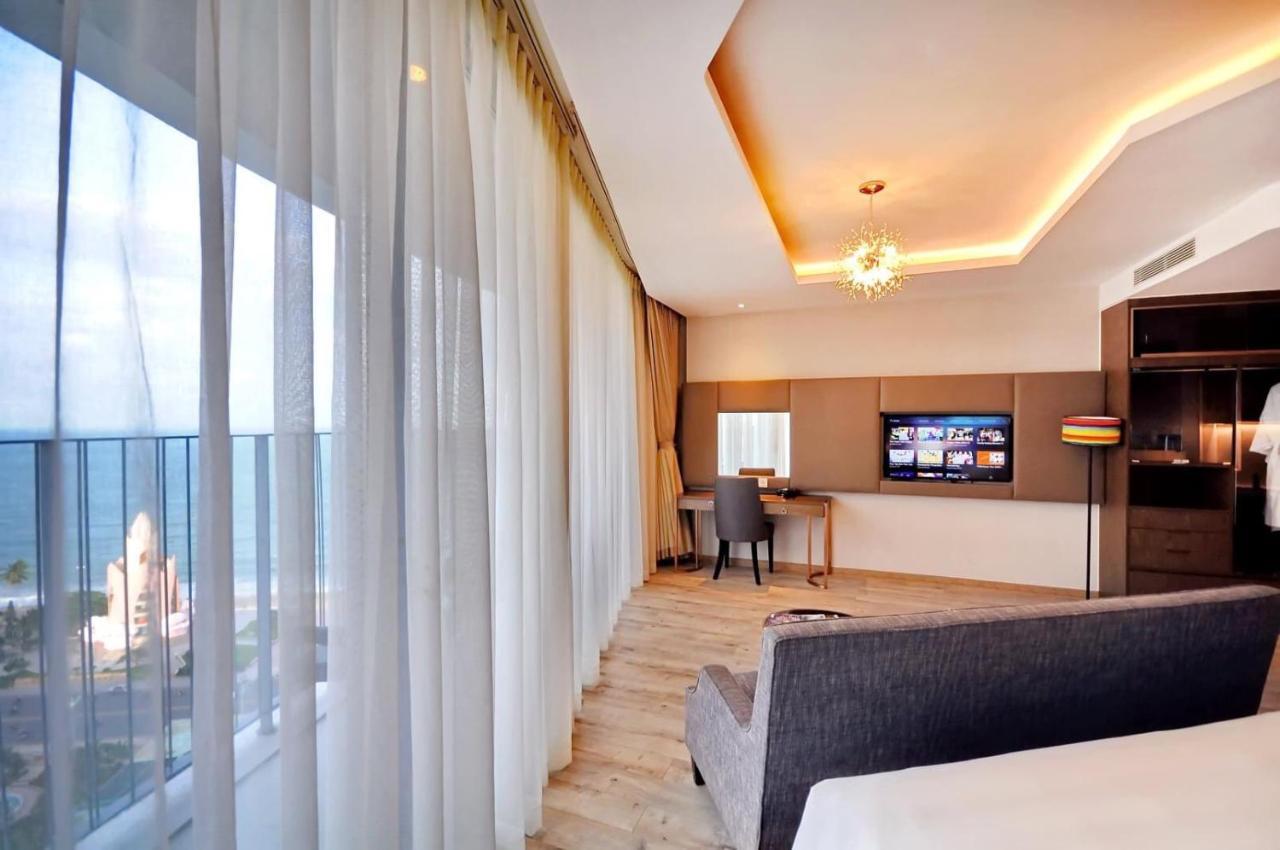 Panorama Central Nha Trang- Vietnam'S Highest Infinitive Rooftop Pool Buitenkant foto