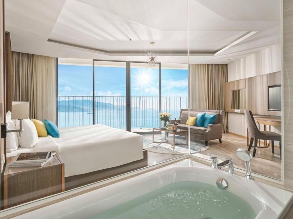Panorama Central Nha Trang- Vietnam'S Highest Infinitive Rooftop Pool Buitenkant foto