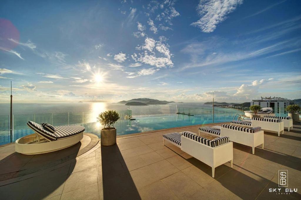 Panorama Central Nha Trang- Vietnam'S Highest Infinitive Rooftop Pool Buitenkant foto