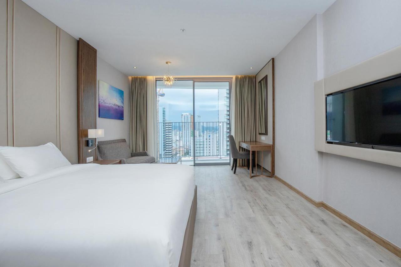 Panorama Central Nha Trang- Vietnam'S Highest Infinitive Rooftop Pool Buitenkant foto
