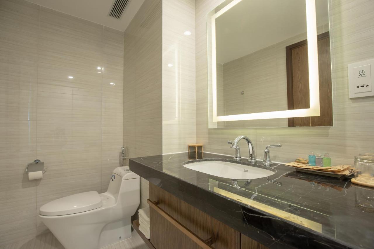 Panorama Central Nha Trang- Vietnam'S Highest Infinitive Rooftop Pool Buitenkant foto