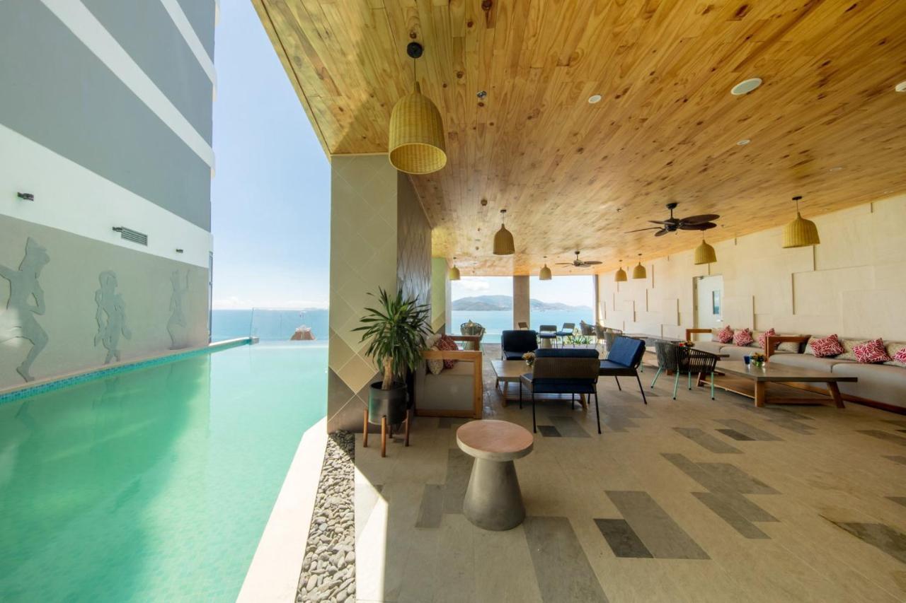 Panorama Central Nha Trang- Vietnam'S Highest Infinitive Rooftop Pool Buitenkant foto