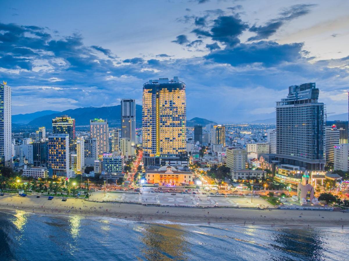 Panorama Central Nha Trang- Vietnam'S Highest Infinitive Rooftop Pool Buitenkant foto