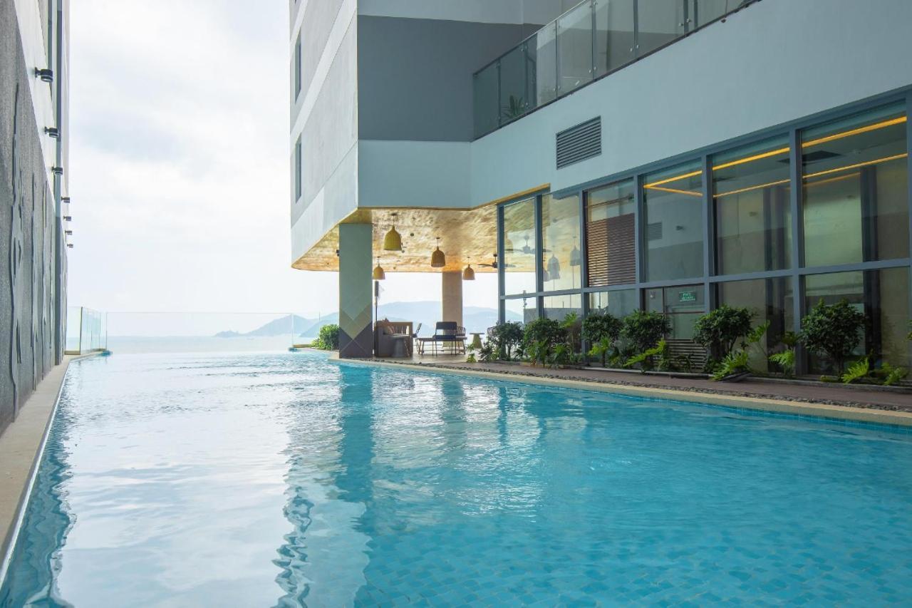 Panorama Central Nha Trang- Vietnam'S Highest Infinitive Rooftop Pool Buitenkant foto